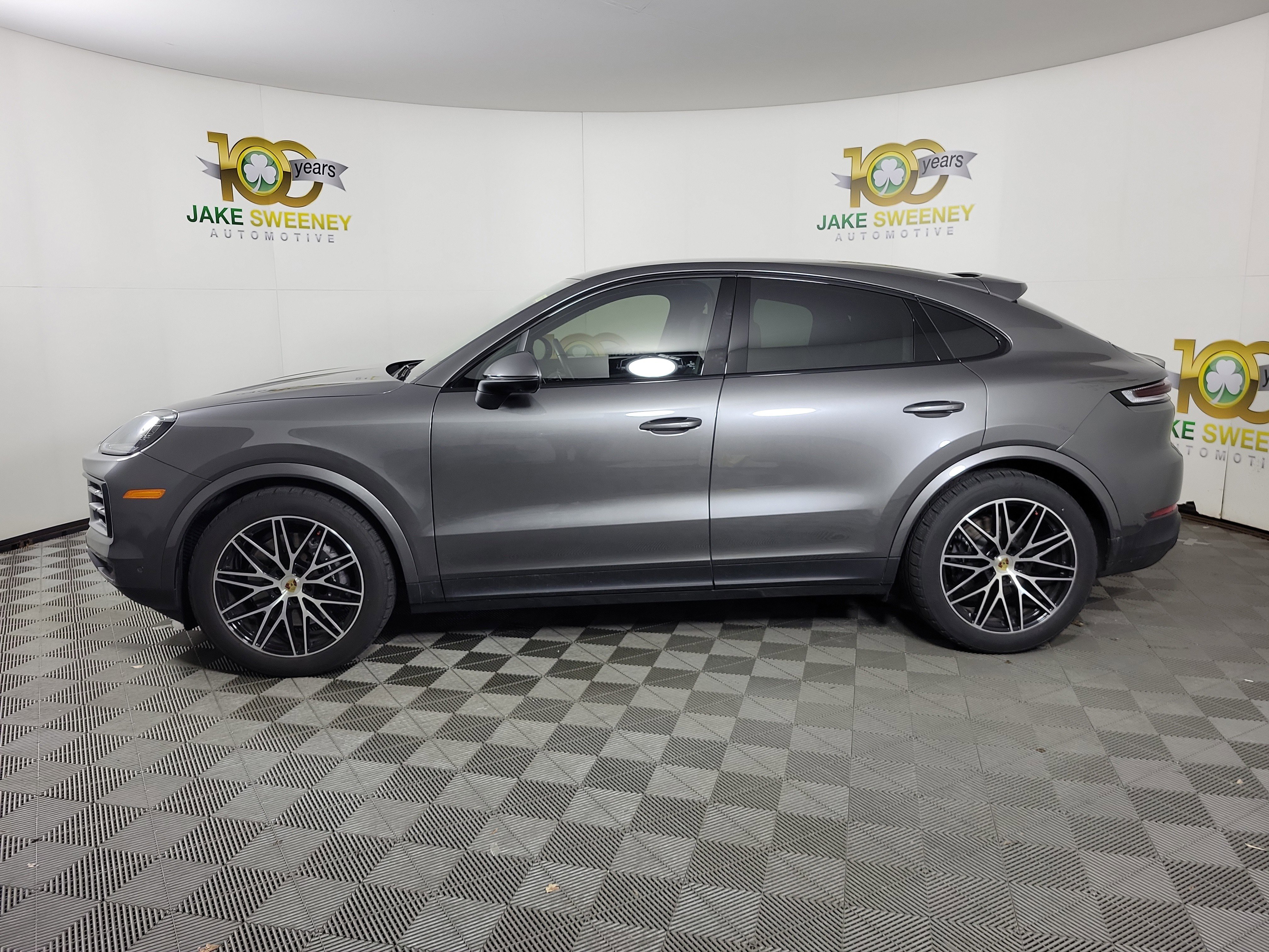 Used 2024 Porsche Cayenne Coupe image 2