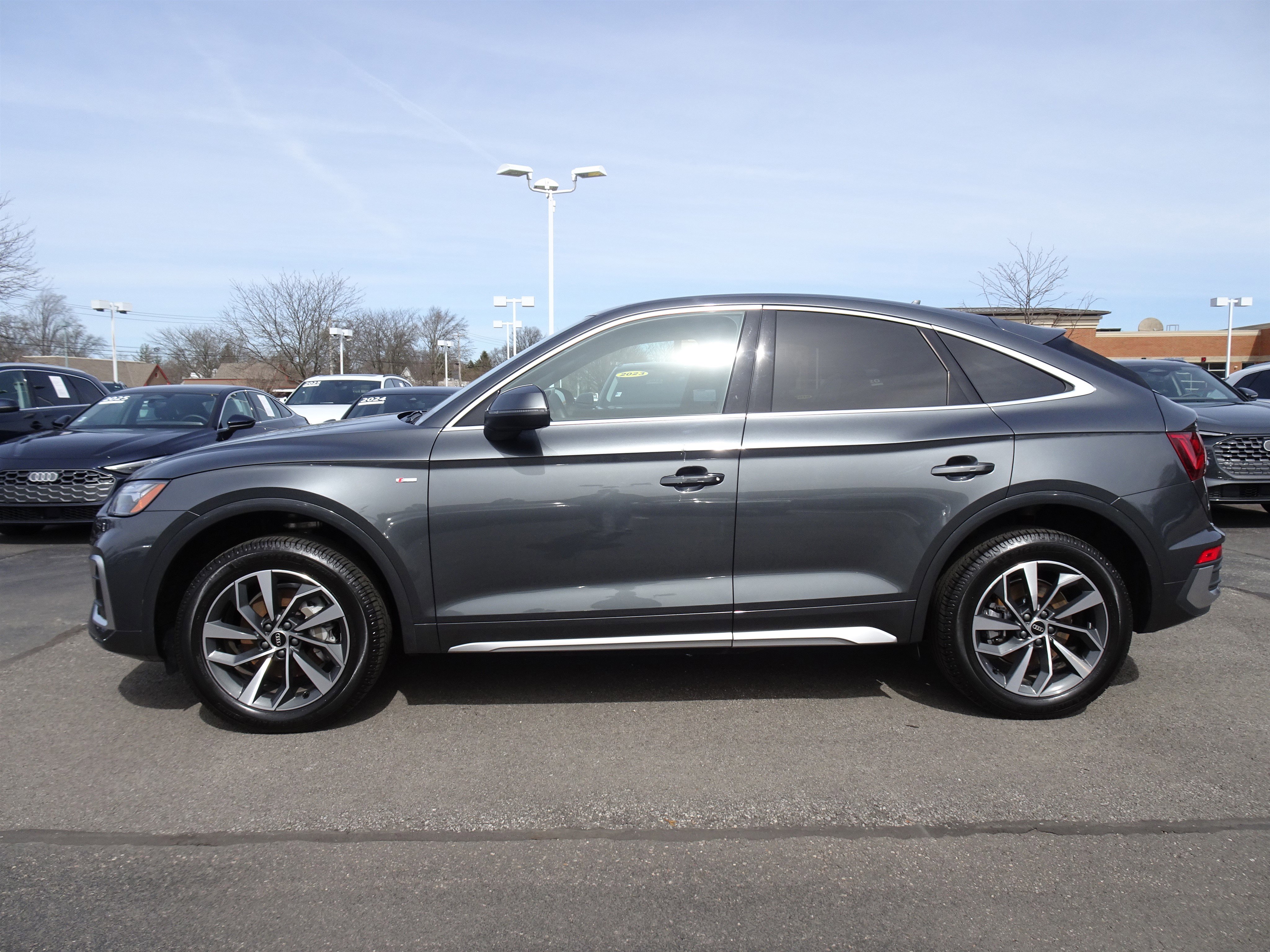Certified 2023 Audi Q5 2.0T Premium Plus w/ Premium Plus Package AWD/4WD image 2