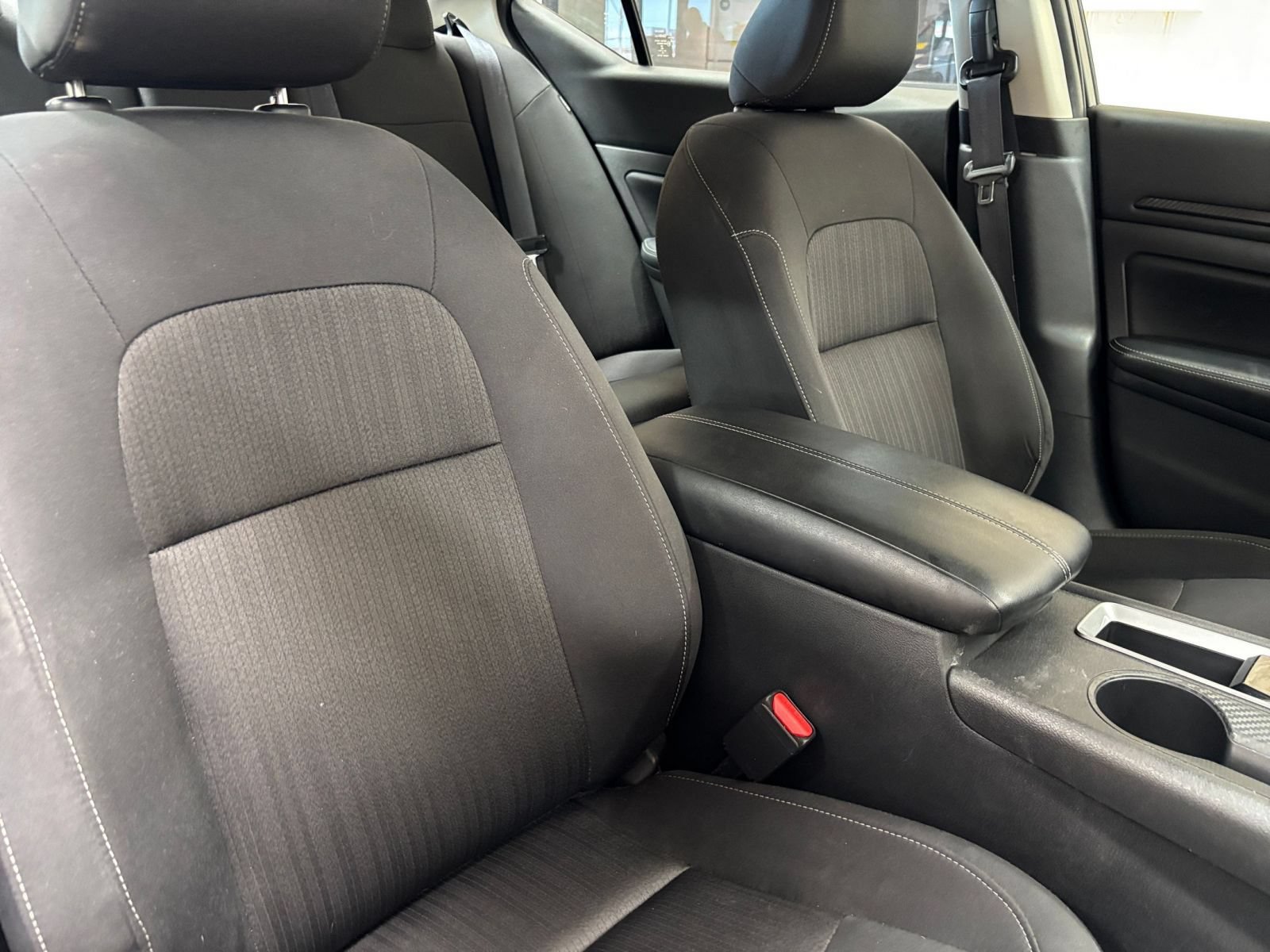 Used 2025 Nissan Altima 2.5 SV FWD image 35