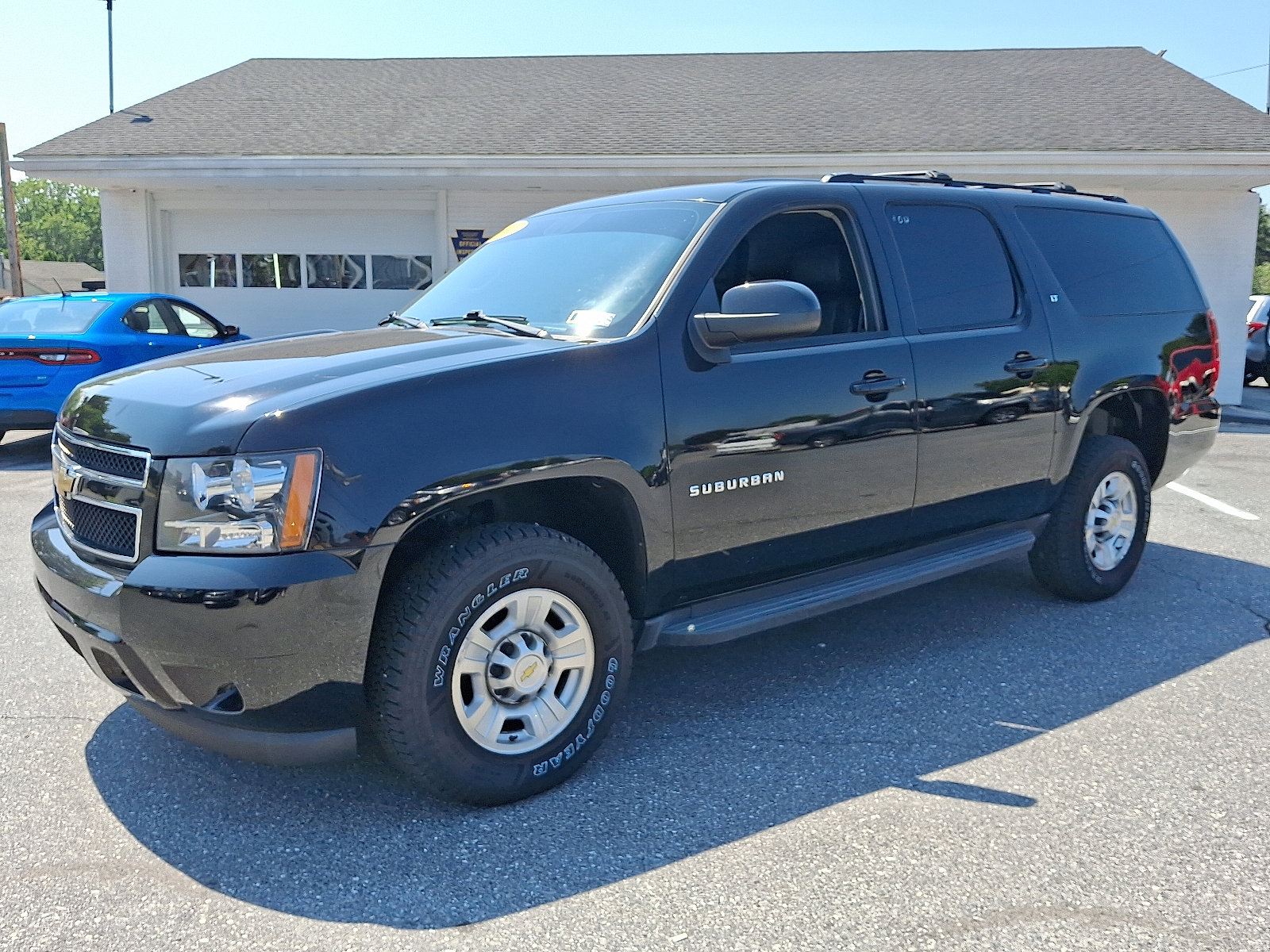 Used 2011 Chevrolet Suburban 2500 LT w/ Snow Plow Prep Package image 3