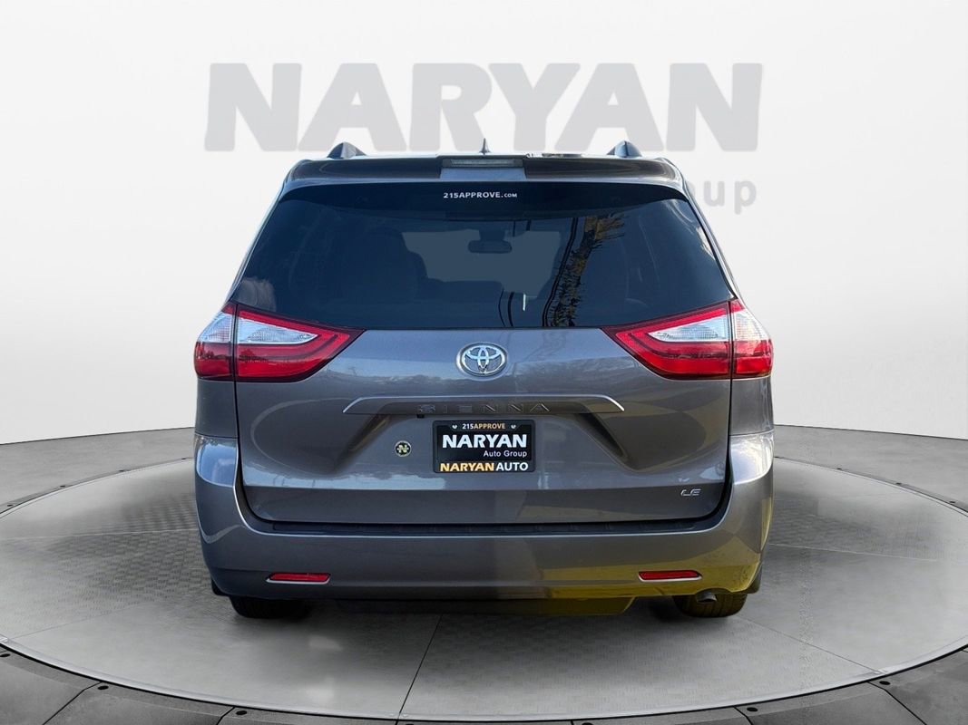 Used 2019 Toyota Sienna LE w/ Carpet Mat Package image 7
