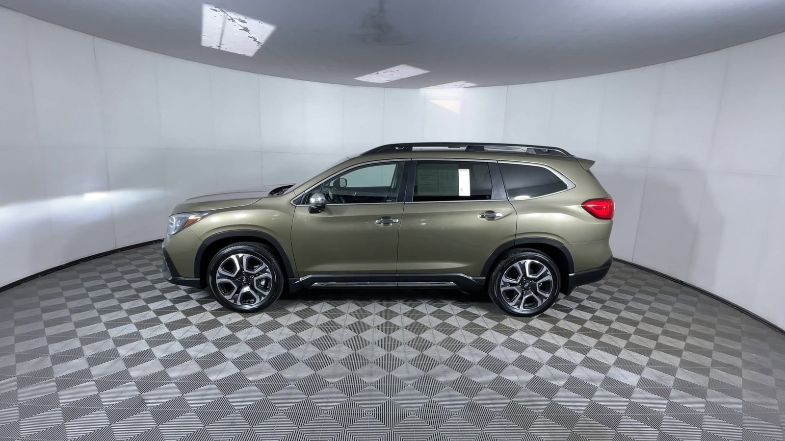 Used 2023 Subaru Ascent Touring image 5