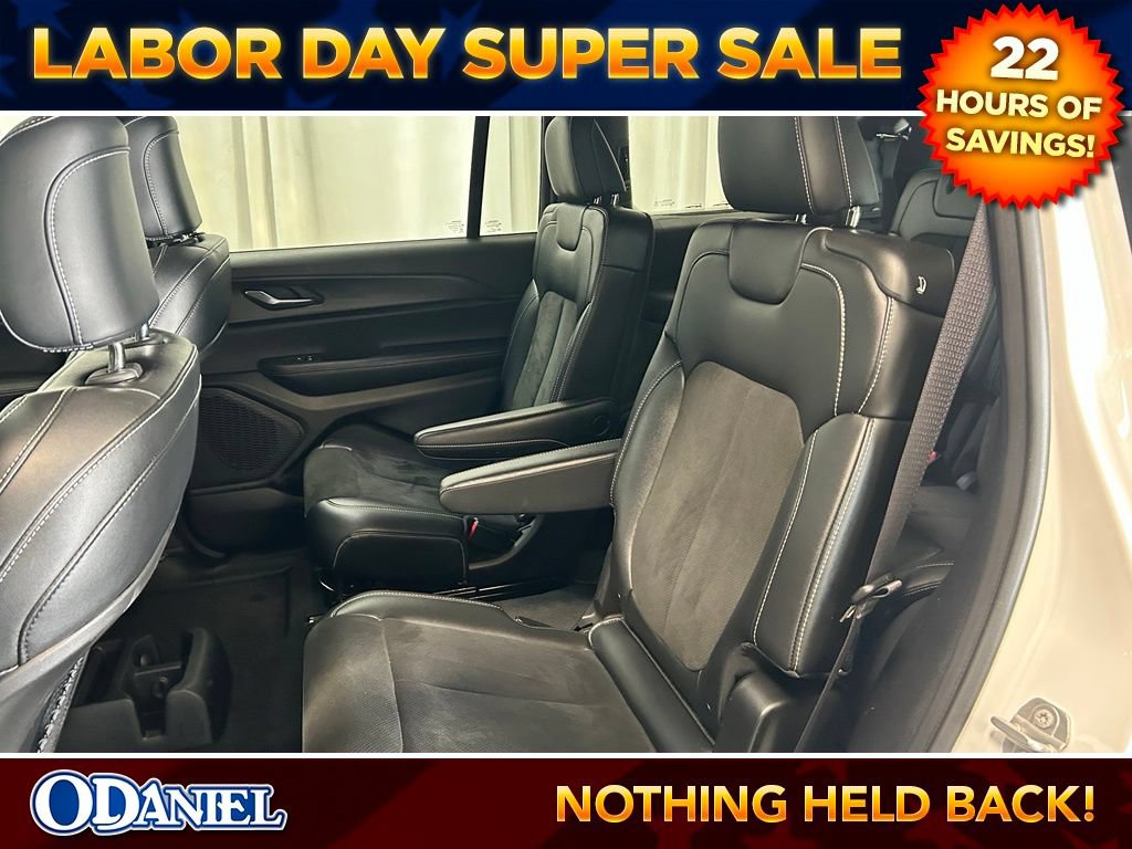 Used 2024 Jeep Grand Cherokee L Altitude AWD/4WD image 6