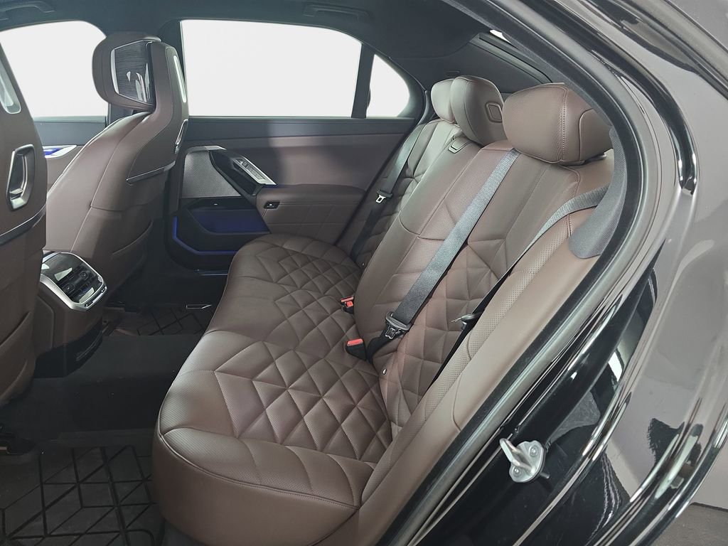 Used 2025 BMW 740i xDrive AWD/4WD image 17
