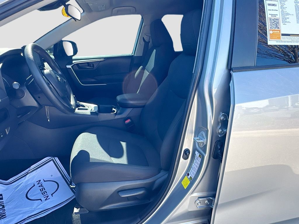 Used 2022 Toyota RAV4 LE image 19