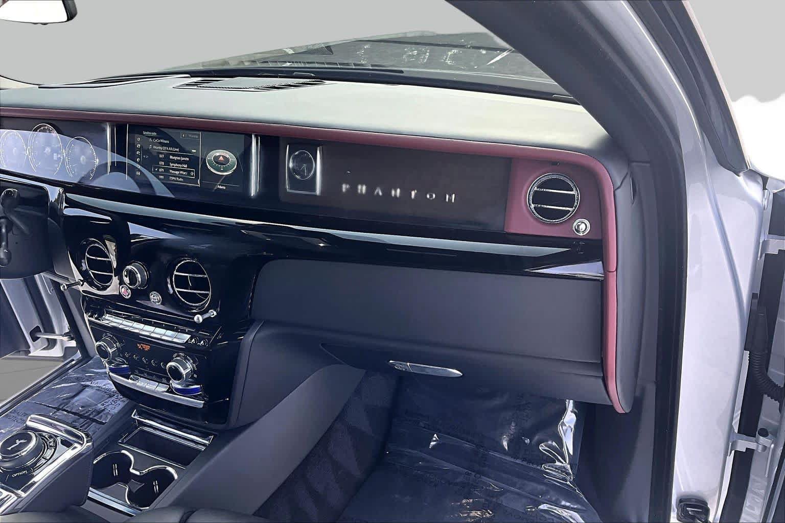 Used 2024 Rolls-Royce Phantom Sedan RWD image 19