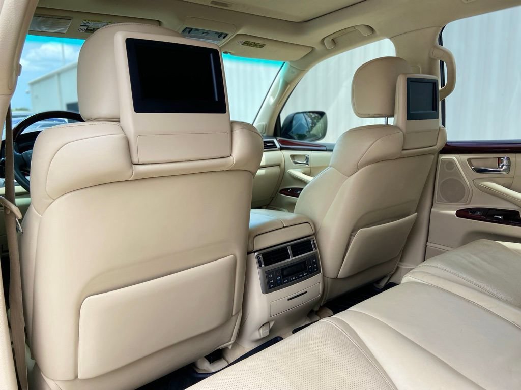 Used 2013 Lexus LX 570 4WD w/ Luxury Pkg image 20