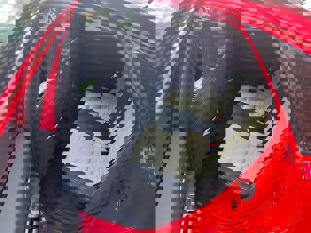 Used 2010 Volvo S40 T5 R-Design image 10