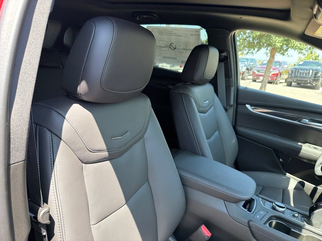 New 2026 Cadillac XT5 Sportv w/ LPO, Floor Liner Package AWD/4WD image 37