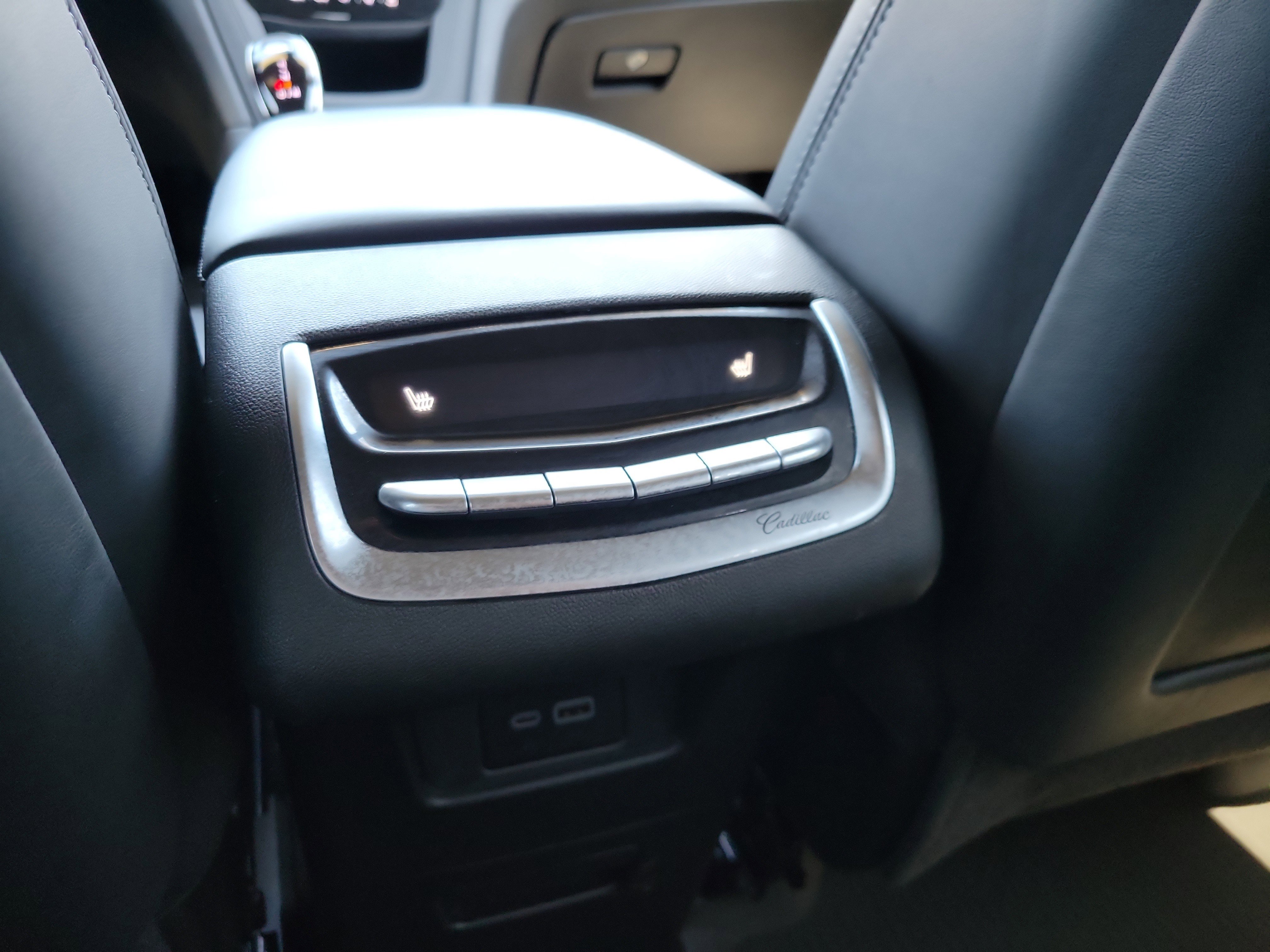 Certified 2025 Cadillac XT6 Premium Luxury w/ Platinum Package image 16