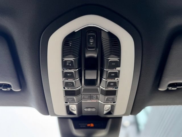 Certified 2026 Porsche Macan AWD/4WD image 27