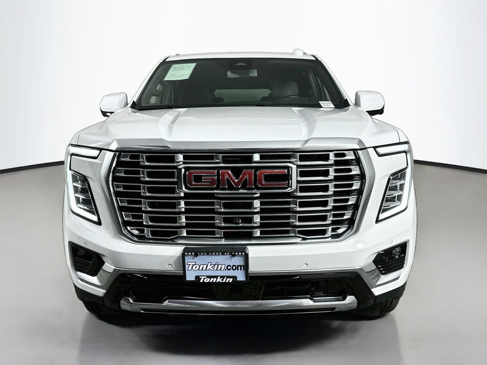 Used 2025 GMC Yukon XL Denali AWD/4WD image 2