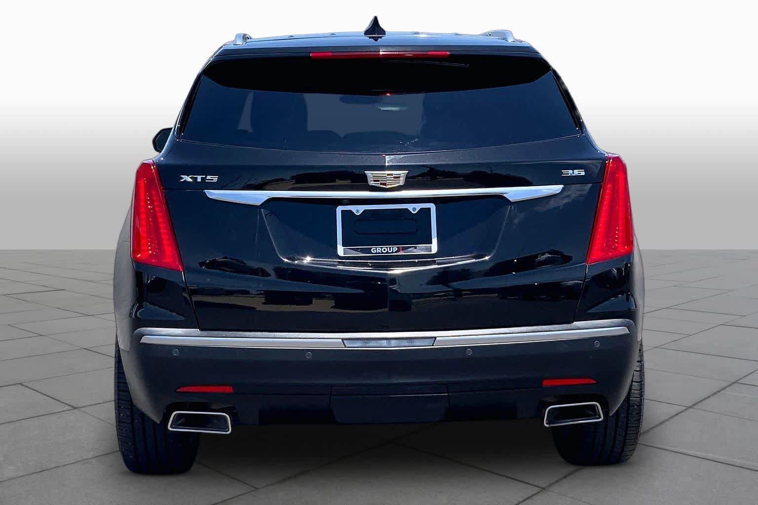 Used 2017 Cadillac XT5 Premium Luxury FWD image 5
