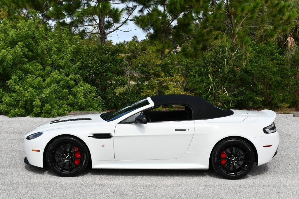 Used 2017 Aston Martin V12 Vantage S RWD image 31