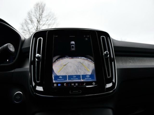 Certified 2025 Volvo XC40 B5 Core AWD/4WD image 13