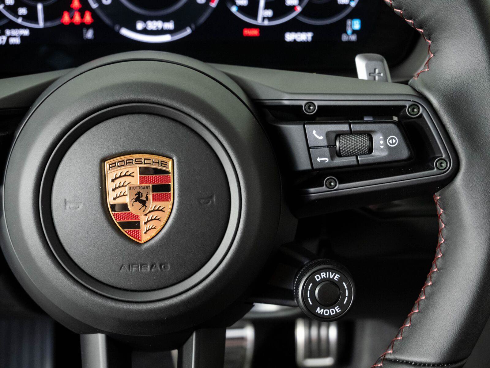 Certified 2026 Porsche Cayenne GTS AWD/4WD image 11