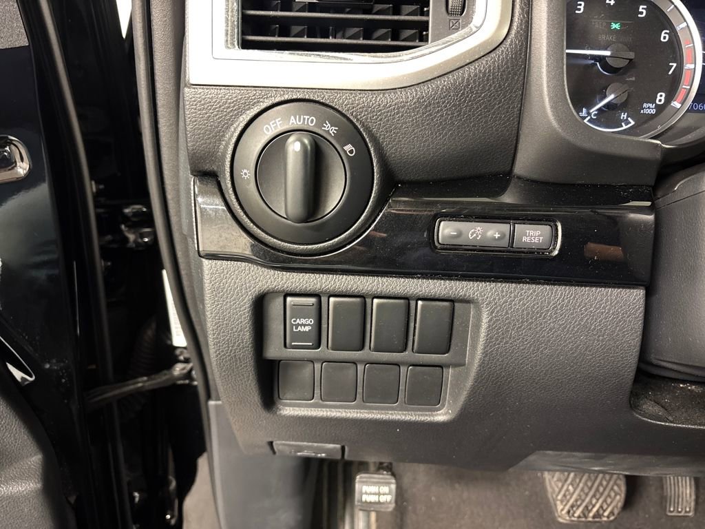 Used 2021 Nissan Titan SV w/ Accessory Utility Package image 31