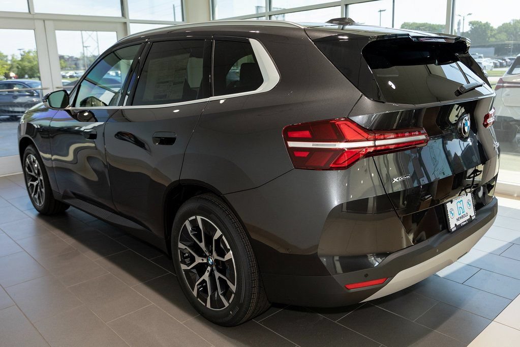 Used 2025 BMW X3 xDrive30i w/ Premium Package AWD/4WD image 4