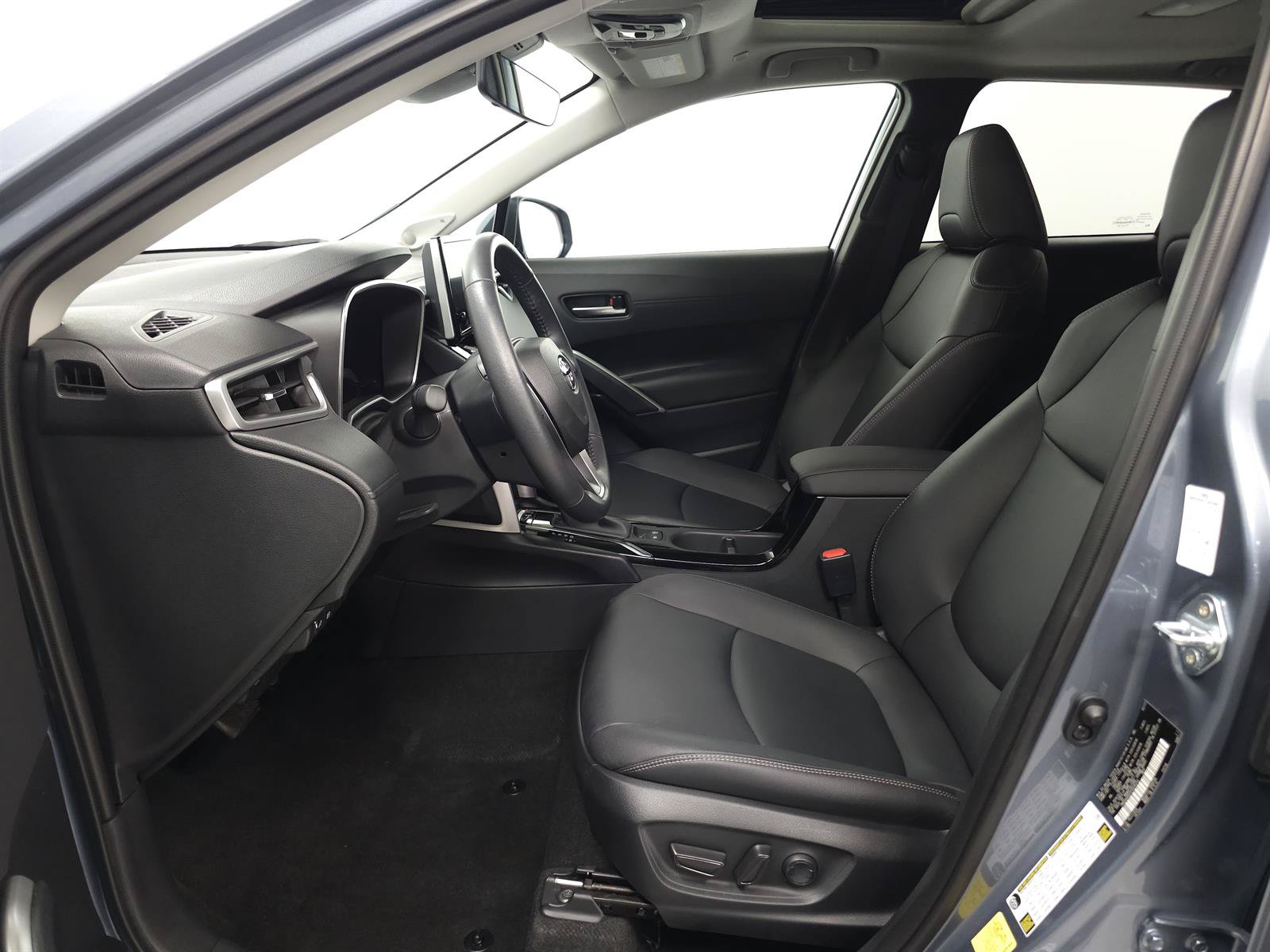 Certified 2023 Toyota Corolla Cross XLE w/ Convenience Package AWD/4WD image 4
