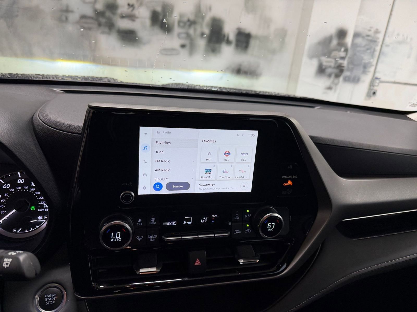 Used 2025 Toyota Highlander LE image 21