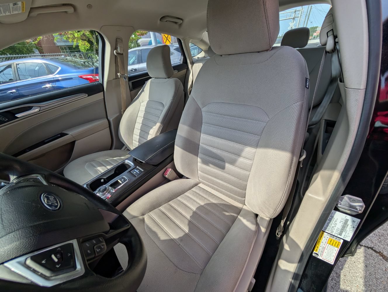 Used 2017 Ford Fusion SE FWD image 16