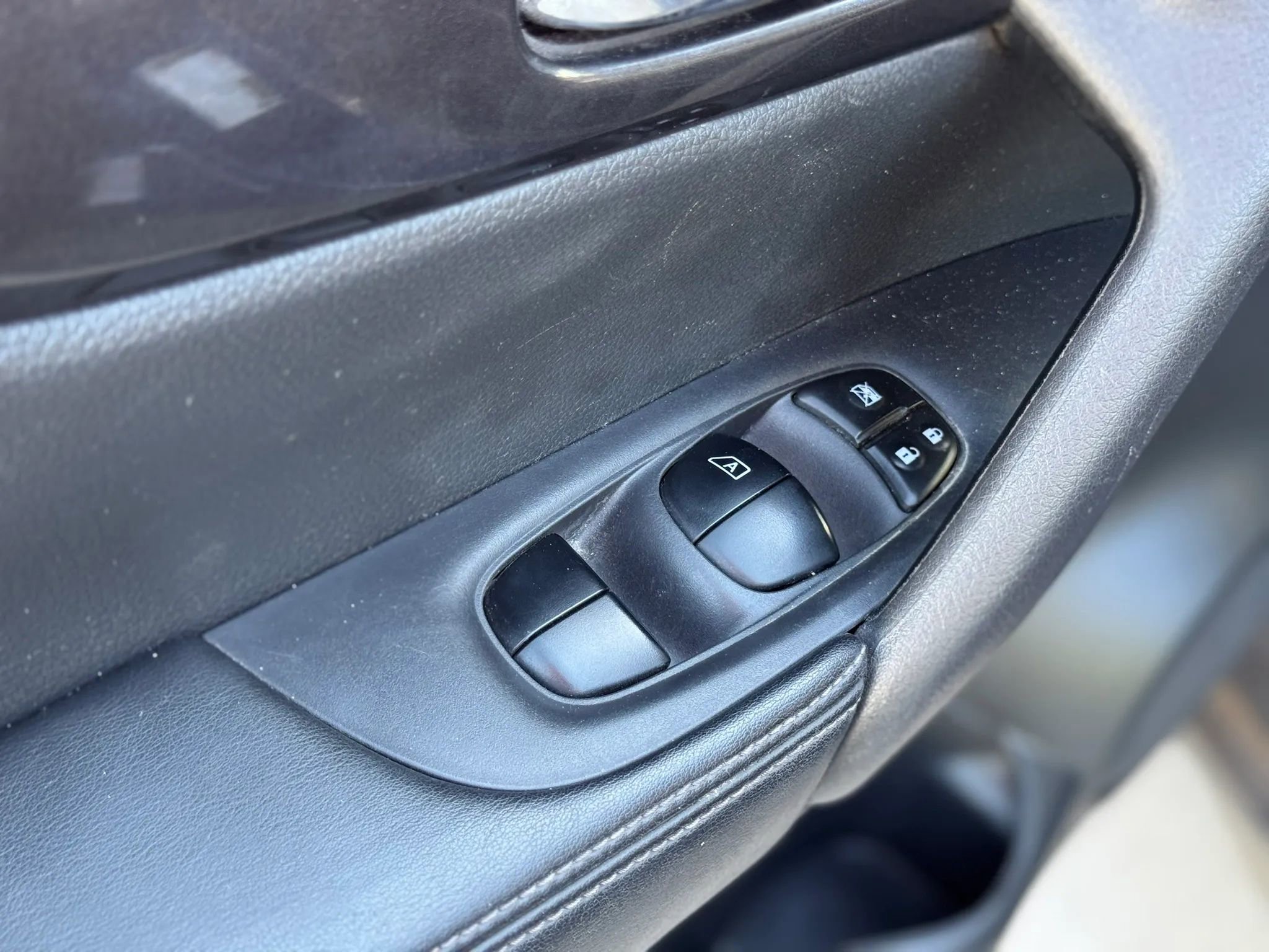 Used 2018 Nissan Rogue S image 12