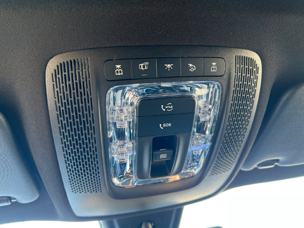 Used 2023 Mercedes-Benz GLB 250 w/ Premium Package image 23