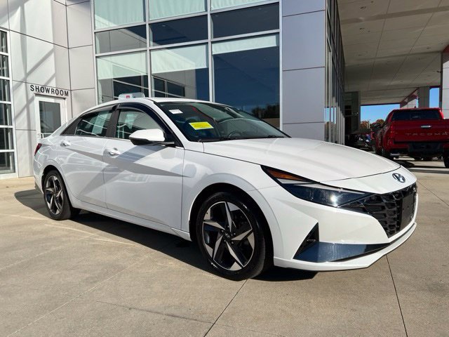Used 2023 Hyundai Elantra Limited w/ Cargo Package FWD image 2