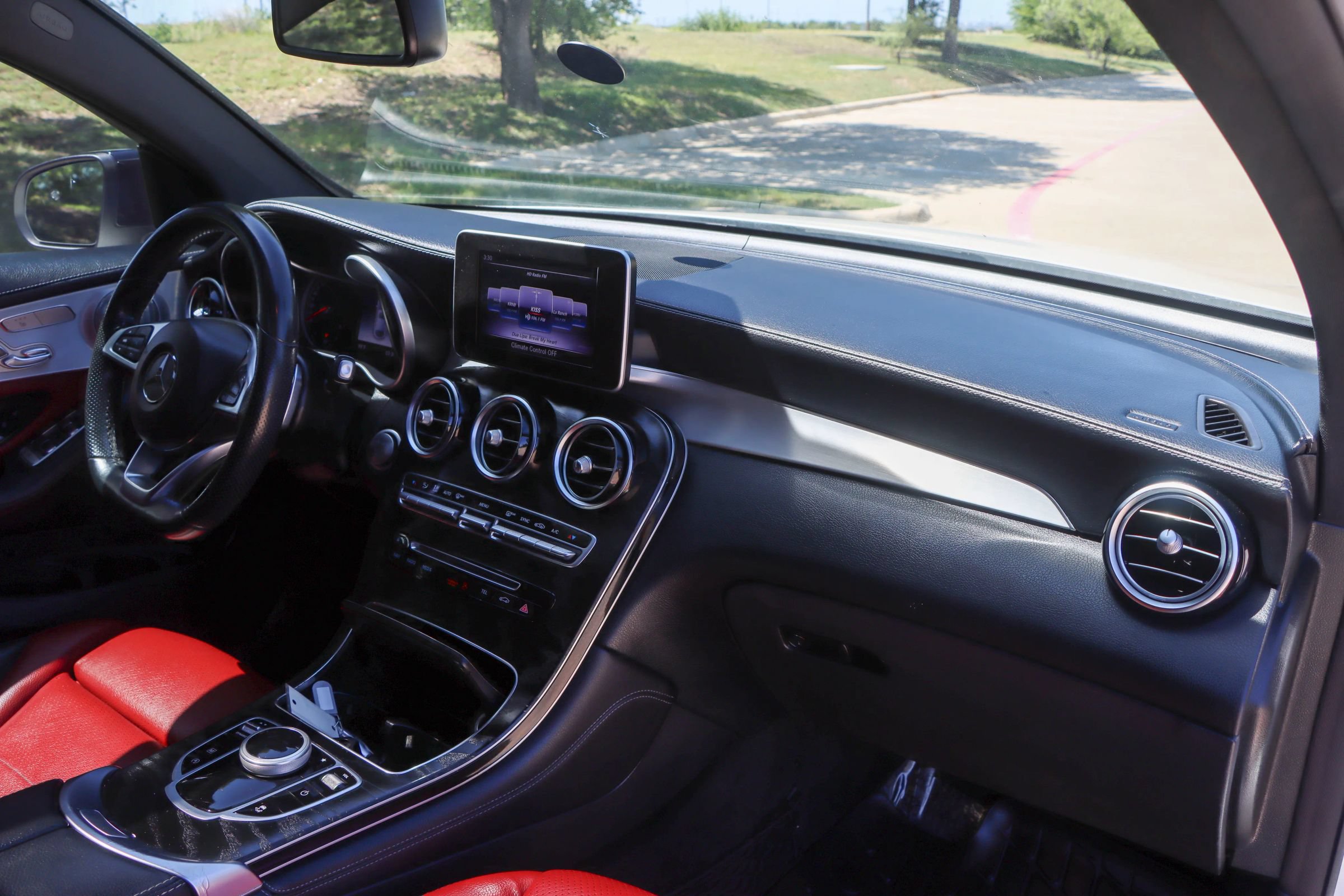 Used 2019 Mercedes-Benz GLC 300 4MATIC Coupe w/ AMG Line image 23