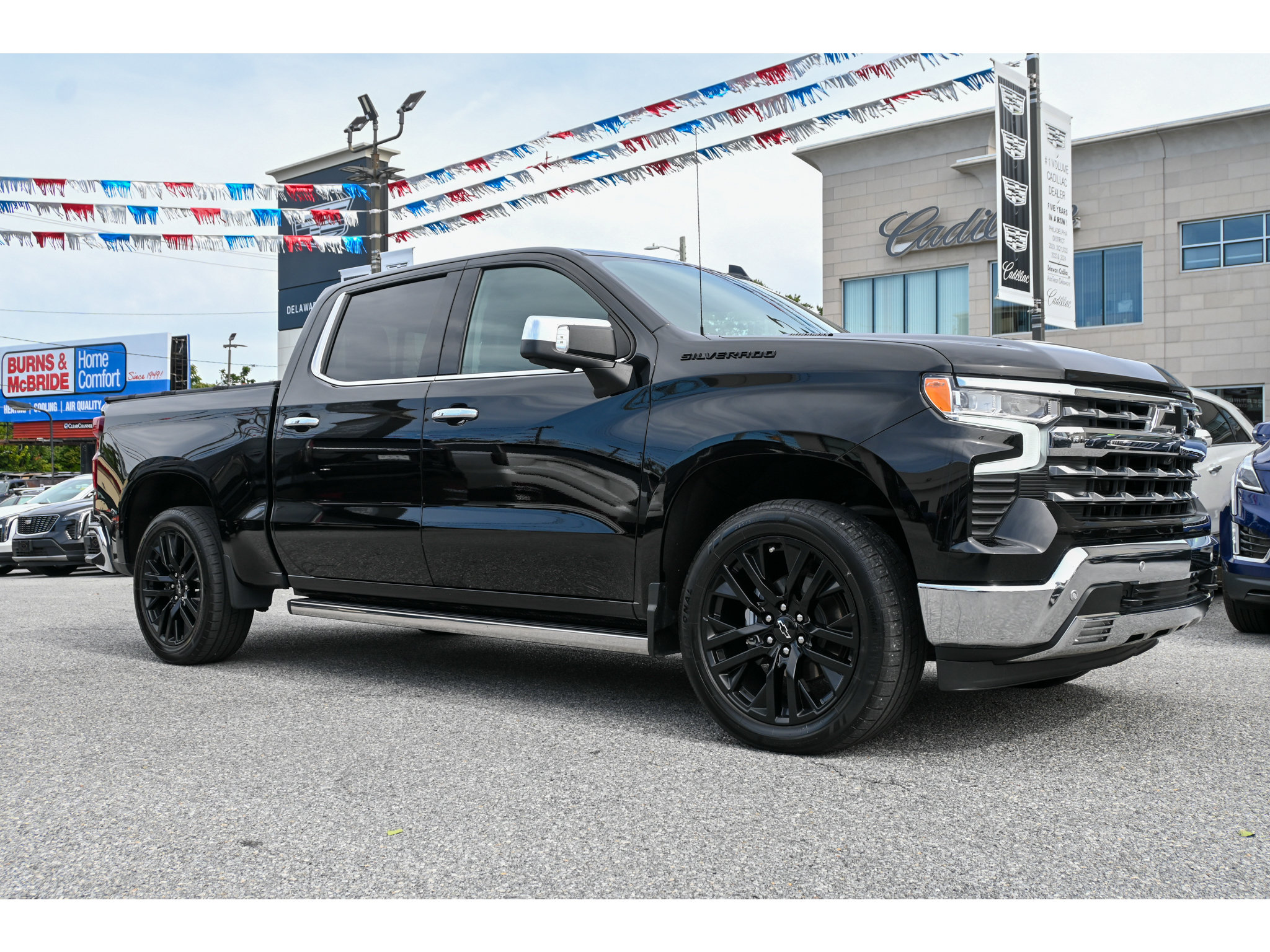 Used 2024 Chevrolet Silverado 1500 LTZ w/ LTZ Premium Package AWD/4WD image 2