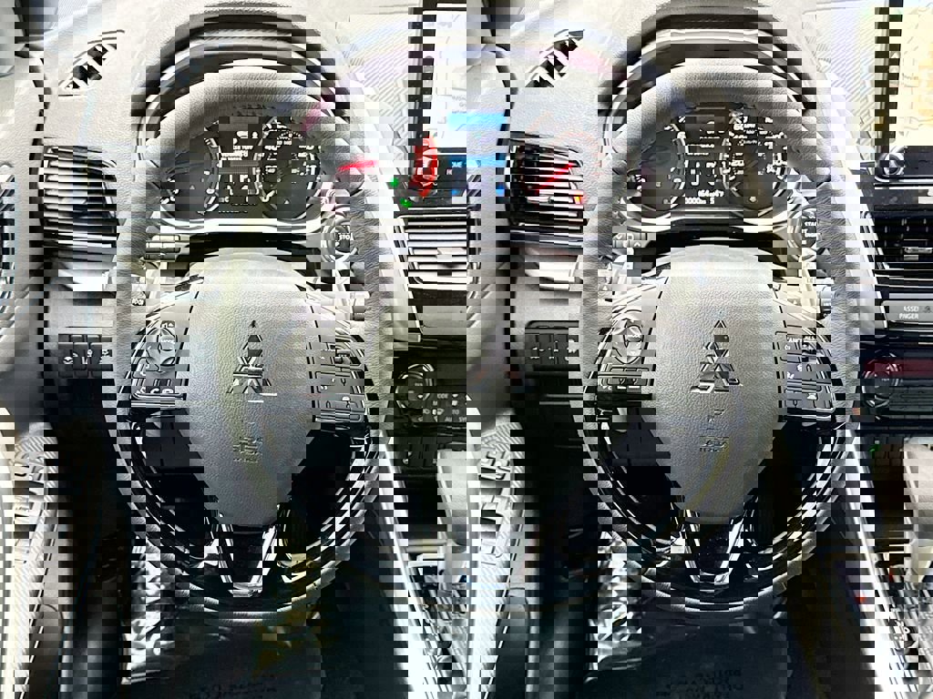 Used 2025 Mitsubishi Eclipse Cross Black Edition image 23