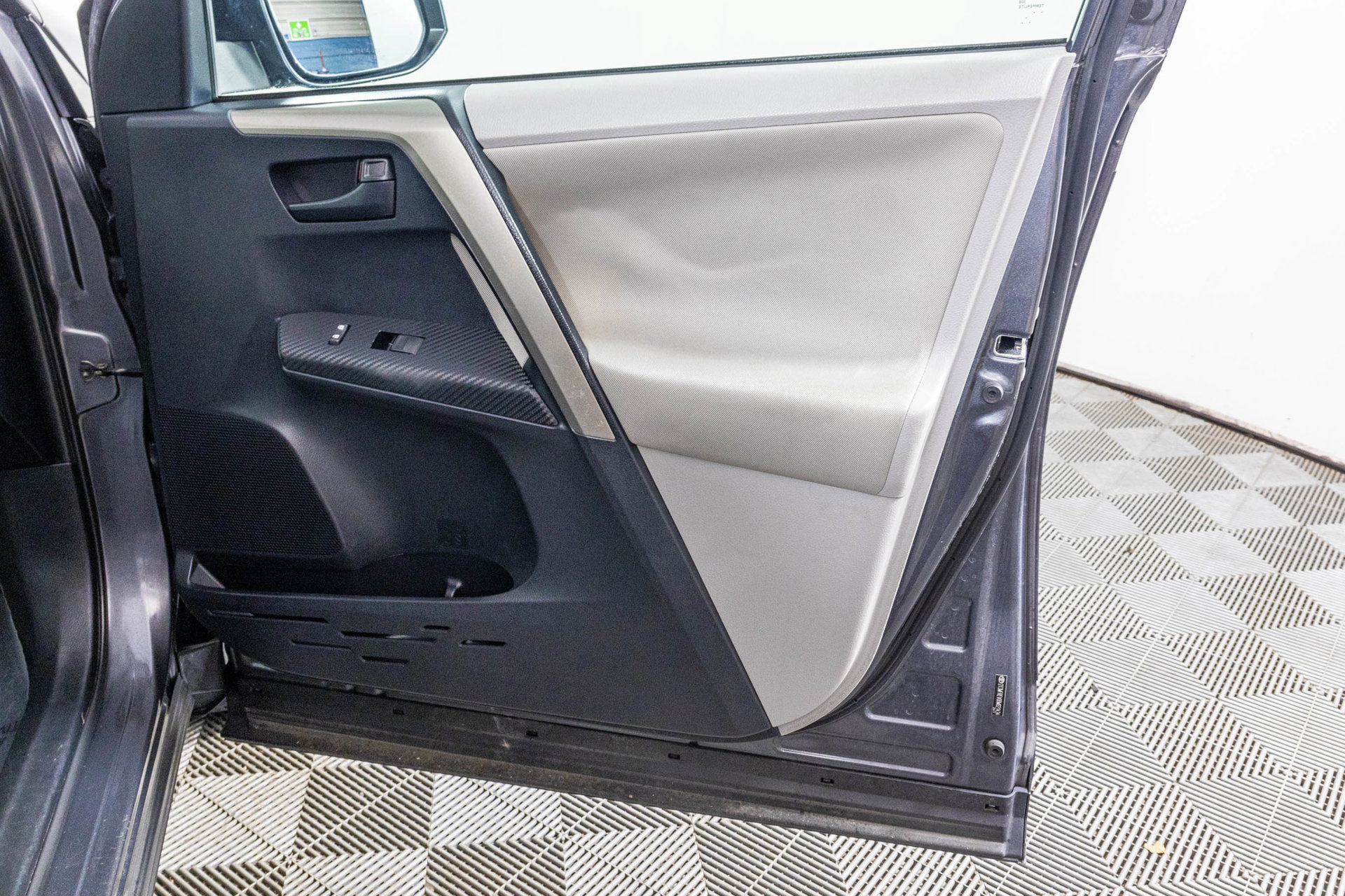 Used 2013 Toyota RAV4 XLE FWD image 47