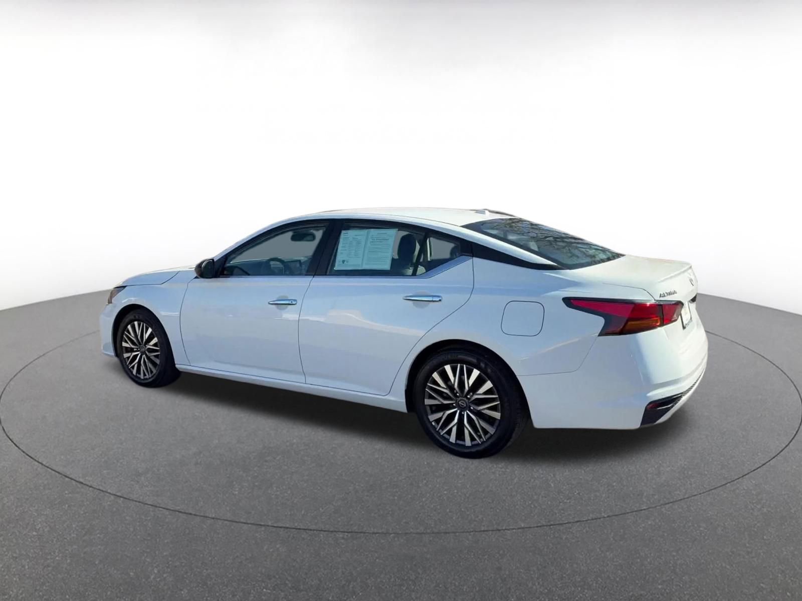 Used 2025 Nissan Altima 2.5 SV image 10