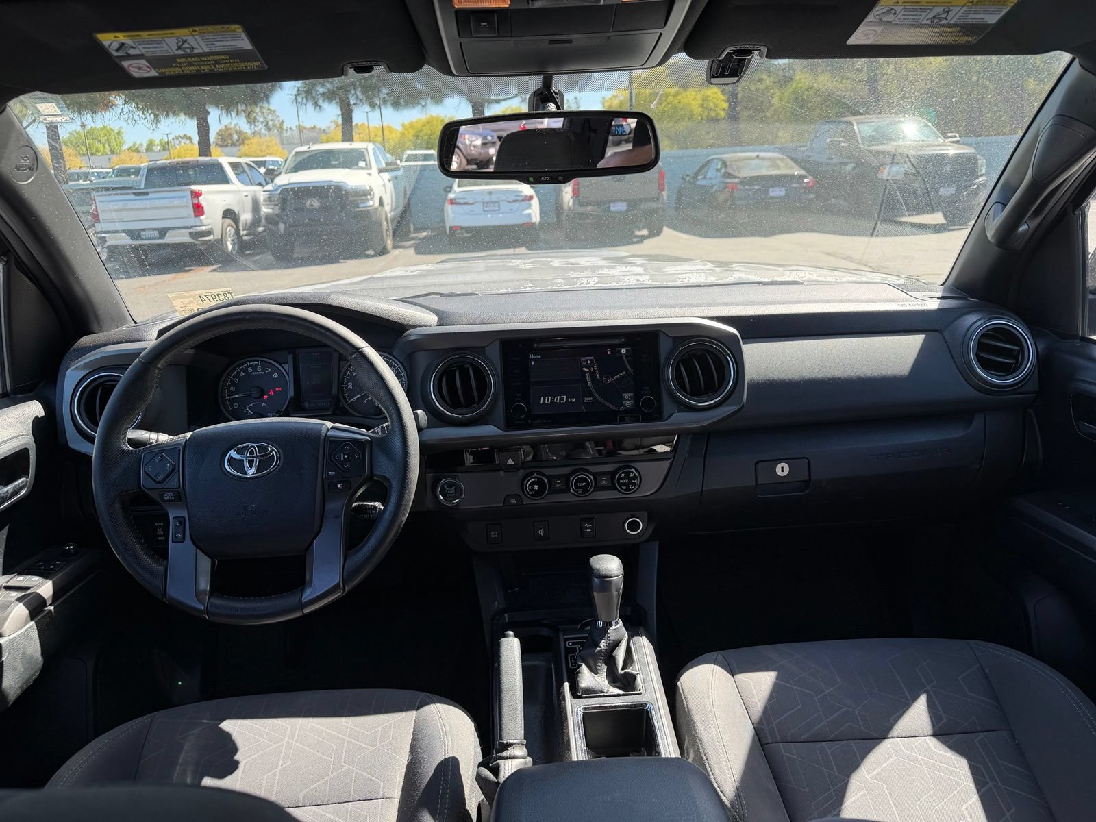 Used 2017 Toyota Tacoma TRD Sport w/ Tow Package RWD image 4