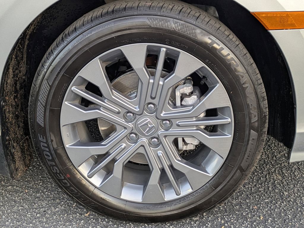 Used 2025 Honda Odyssey Touring image 11