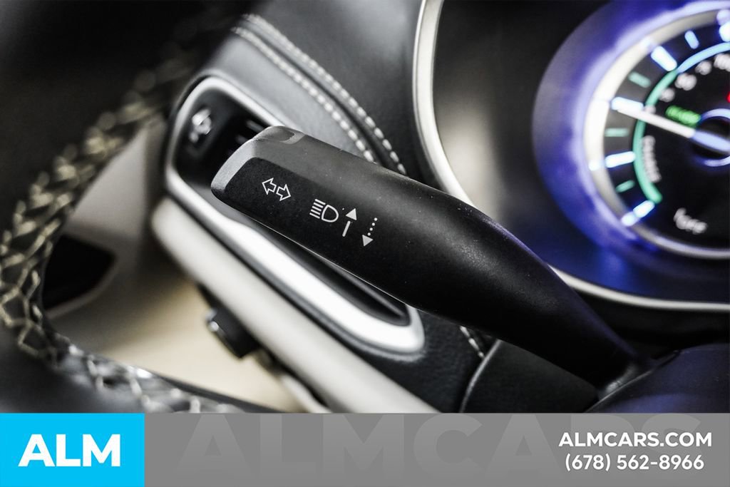 Used 2024 Chrysler Pacifica Select image 31