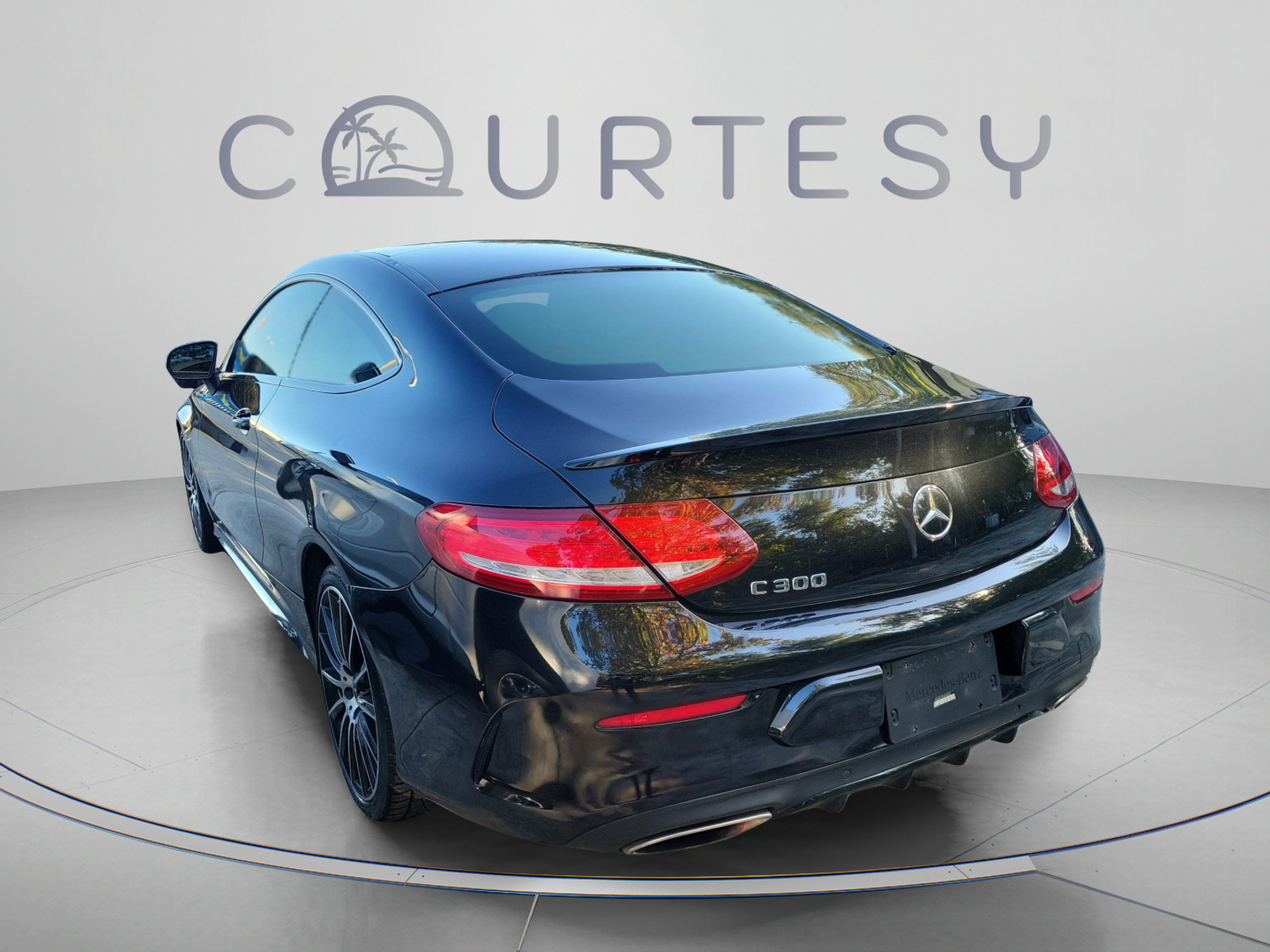 Used 2018 Mercedes-Benz C 300 Coupe image 2