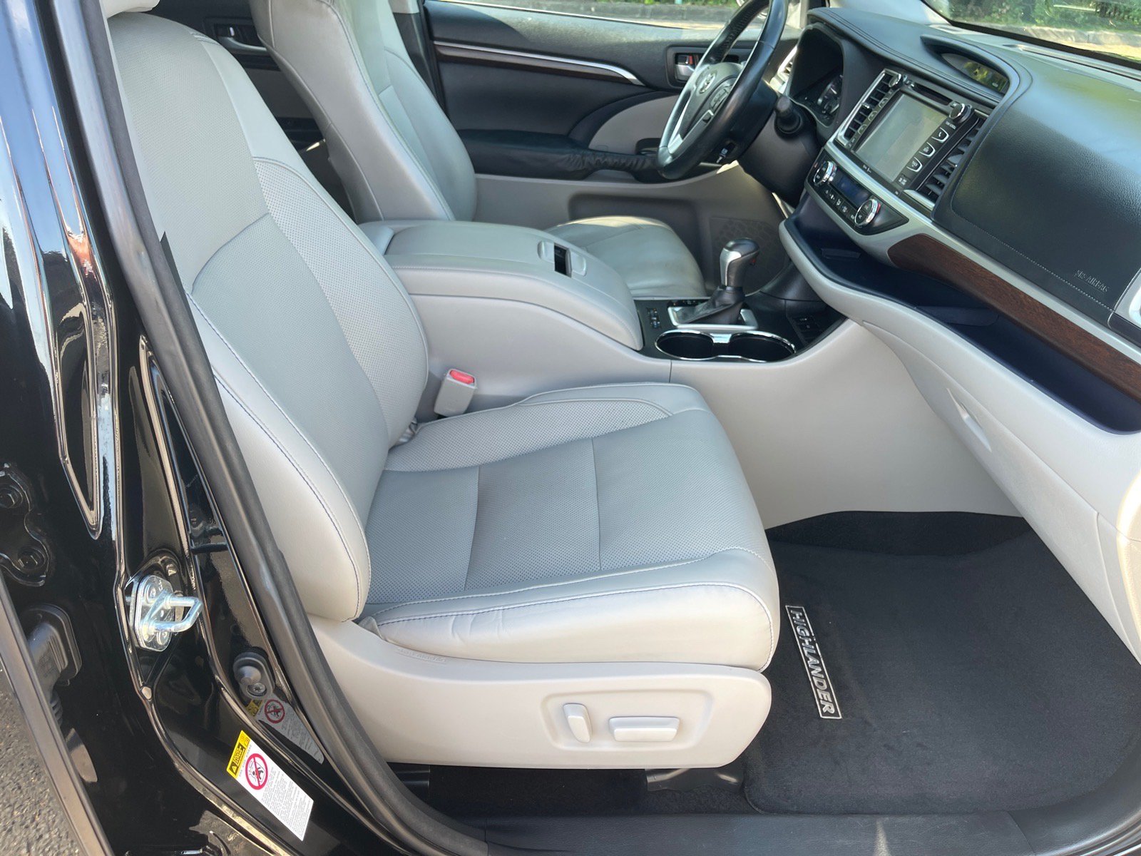Used 2014 Toyota Highlander Limited Platinum FWD image 19