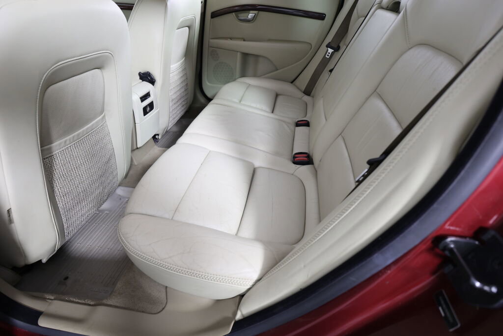 Used 2009 Volvo XC70 3.2 image 18