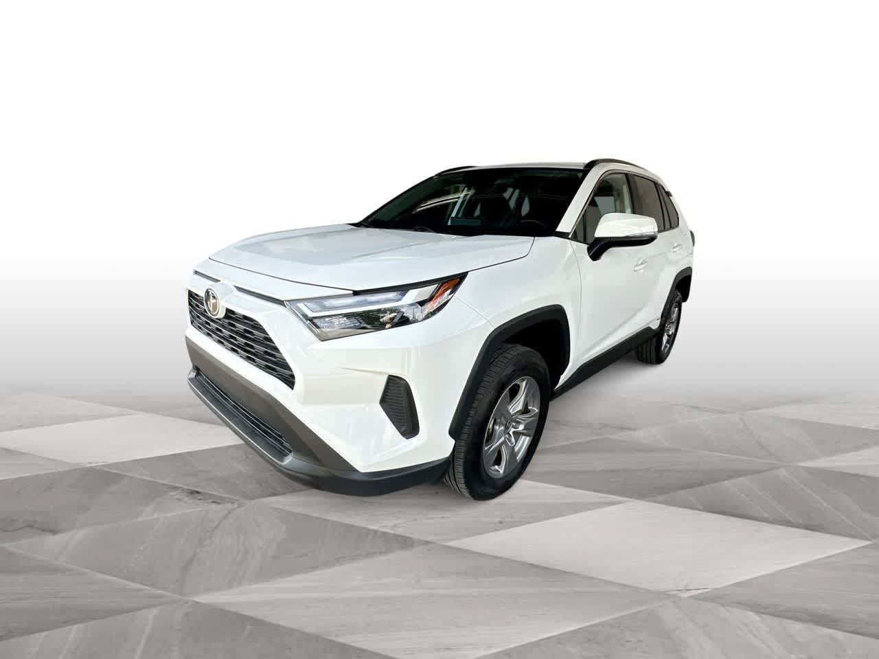 Used 2025 Toyota RAV4 LE AWD/4WD image 4