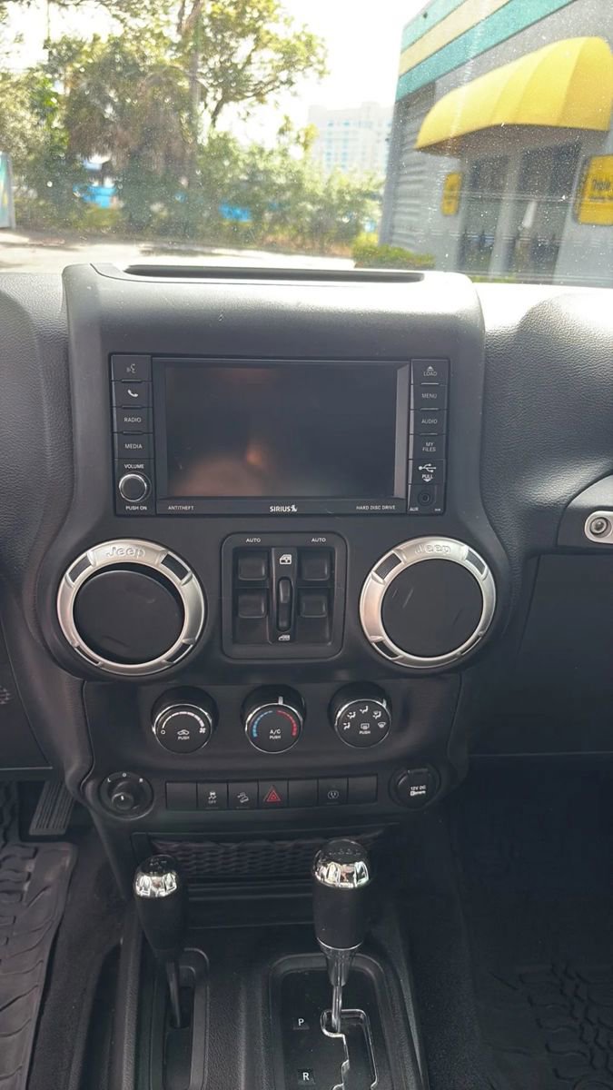 Used 2017 Jeep Wrangler Unlimited Sahara w/ Connectivity Group image 7