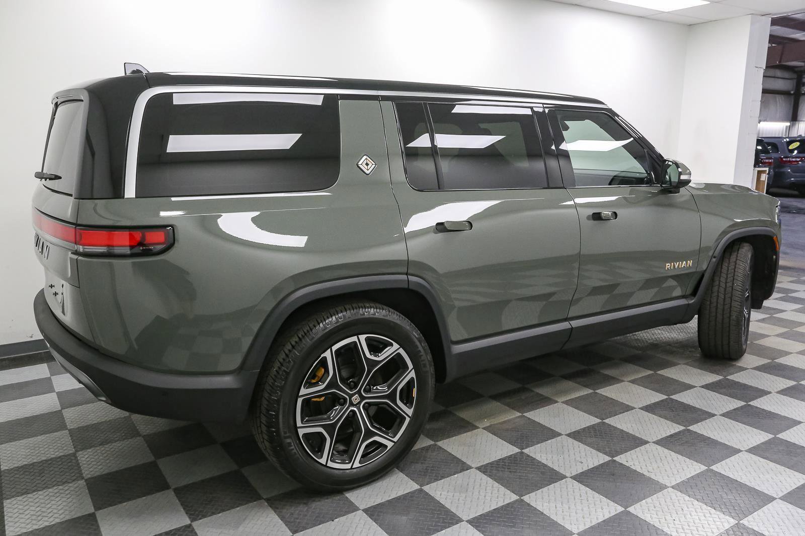 Used 2023 Rivian R1S Launch Edition AWD/4WD image 9
