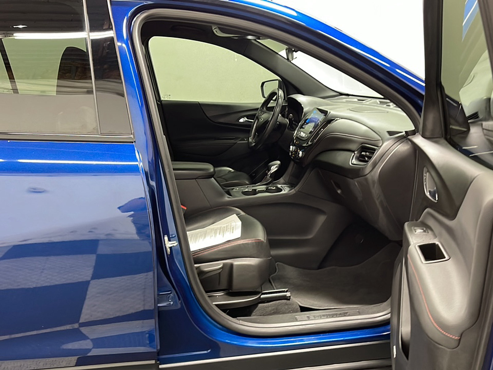 Used 2022 Chevrolet Equinox RS w/ RS Leather Package FWD image 21