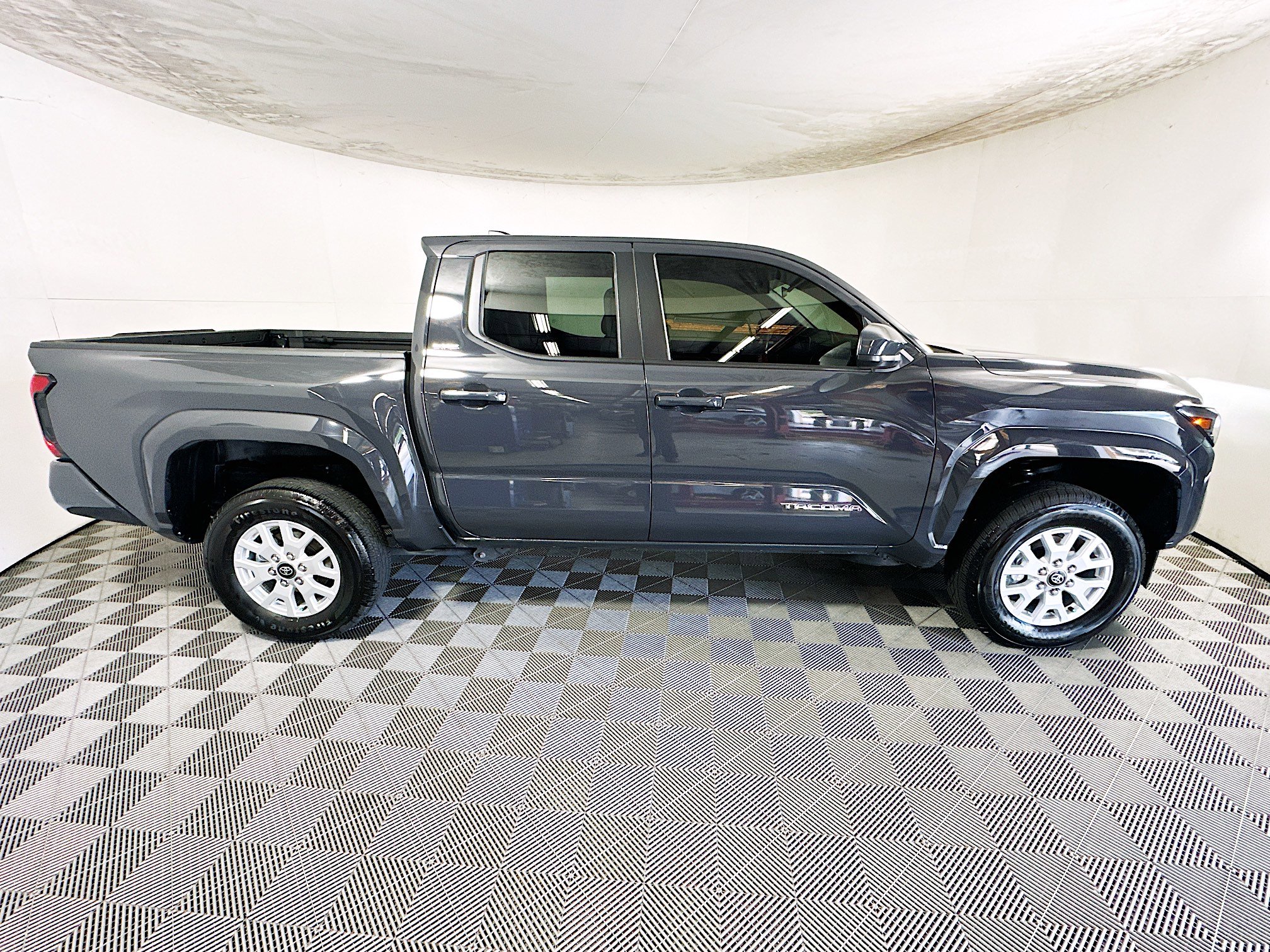 Used 2024 Toyota Tacoma SR5 RWD image 2