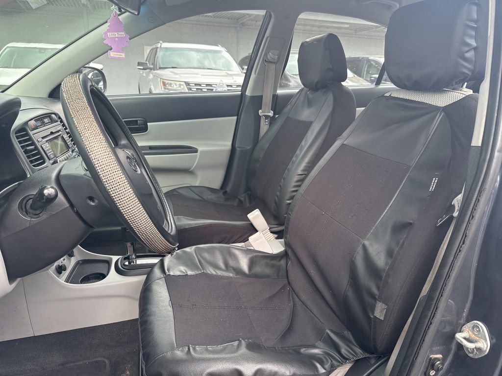 Used 2011 Hyundai Accent GLS w/ Premium Pkg 4 FWD image 3