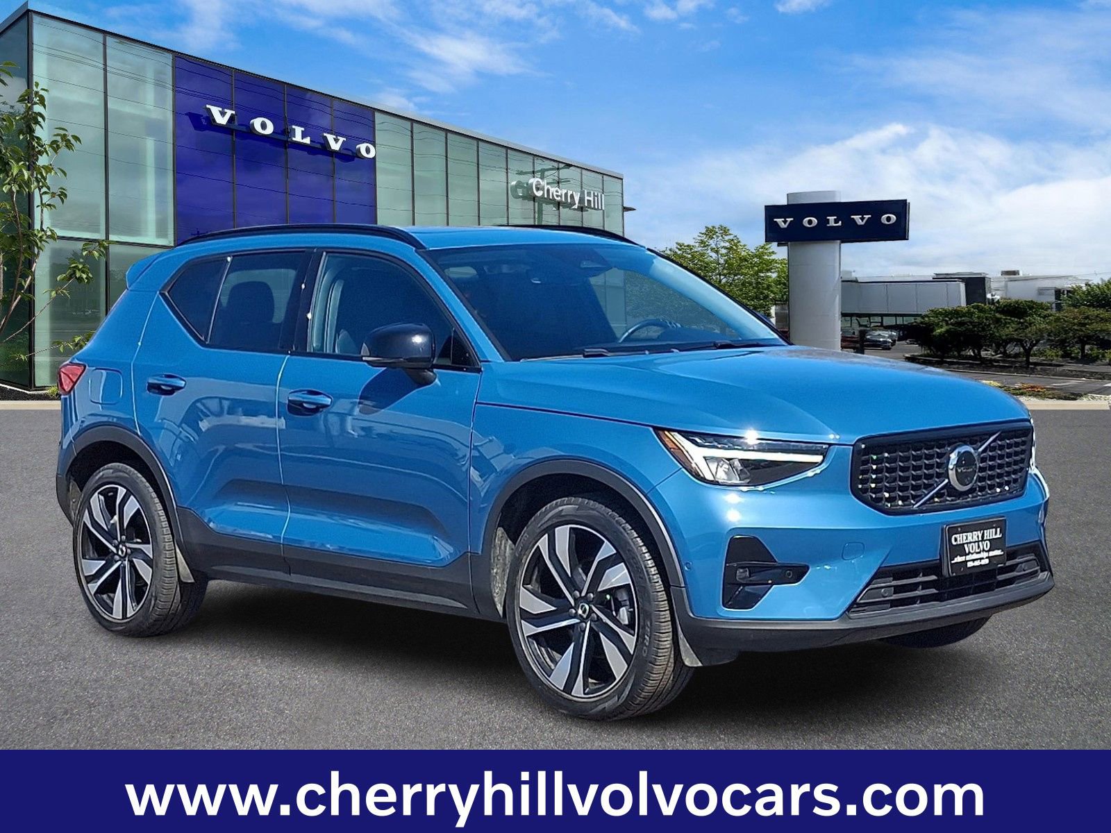Certified 2023 Volvo XC40 B5 Plus w/ Driver Assist Package image 1