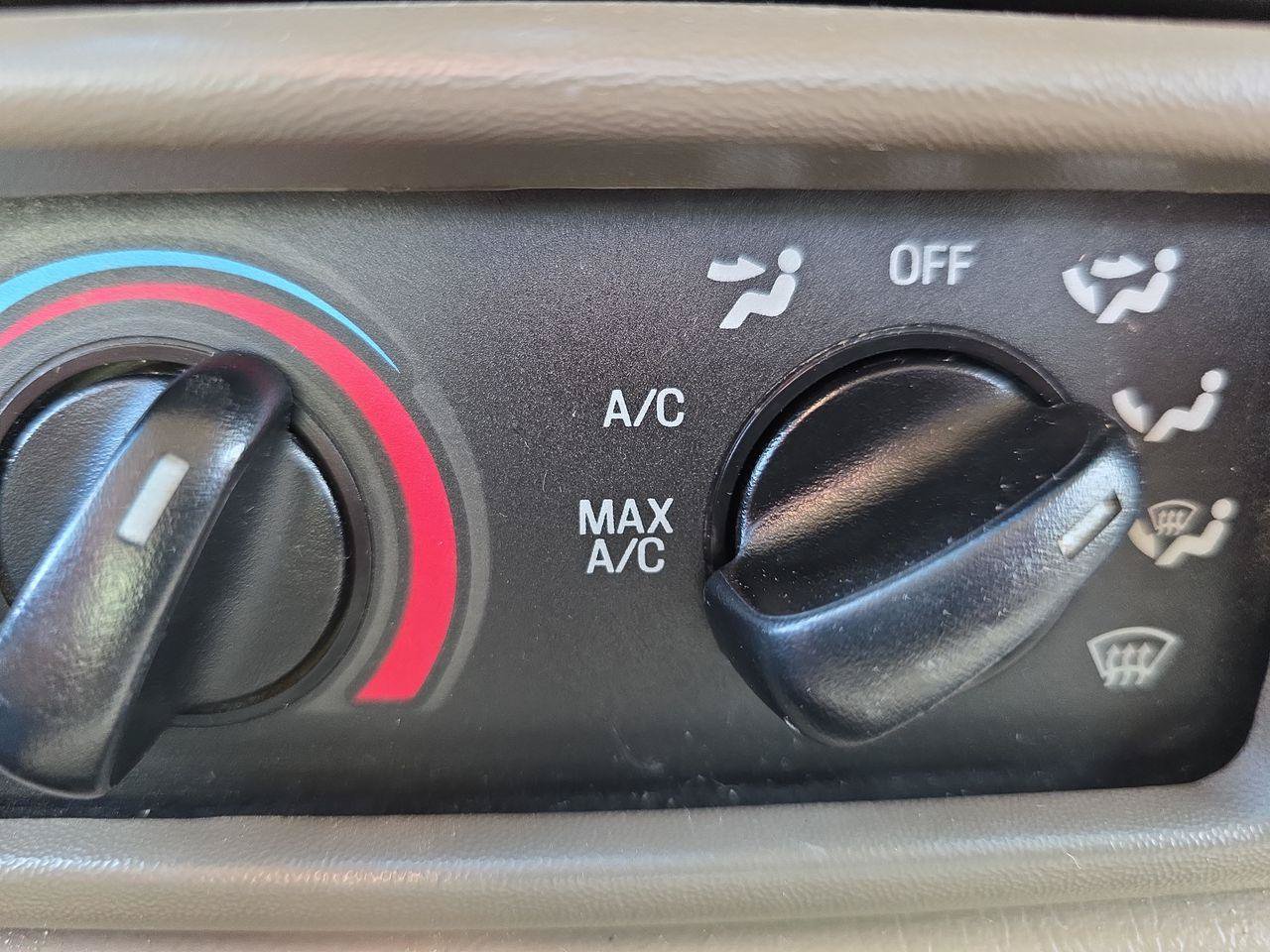 Used 2001 Ford F550 4x4 Regular Cab Super Duty image 25