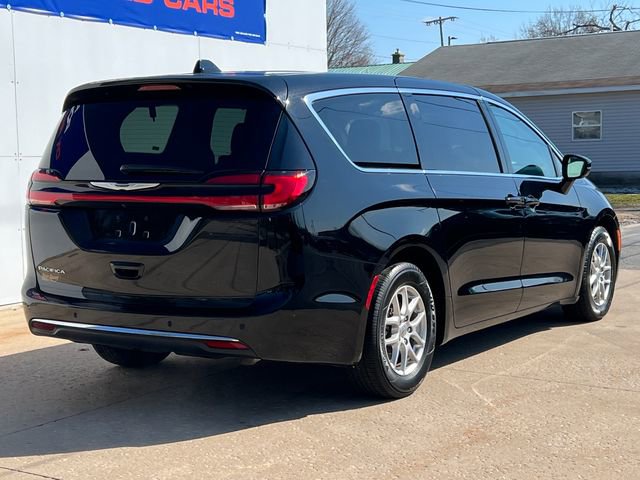Used 2024 Chrysler Pacifica Touring-L image 46