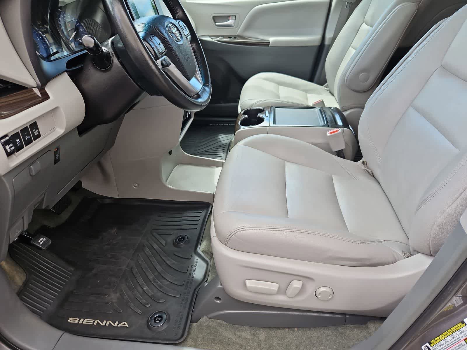 Used 2017 Toyota Sienna XLE AWD/4WD image 16