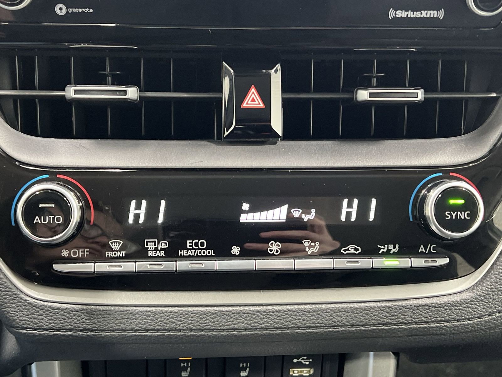 Used 2022 Toyota Corolla Cross XLE image 18